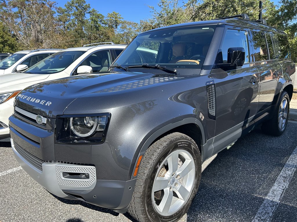 2023 Land Rover Defender First Edition's photo