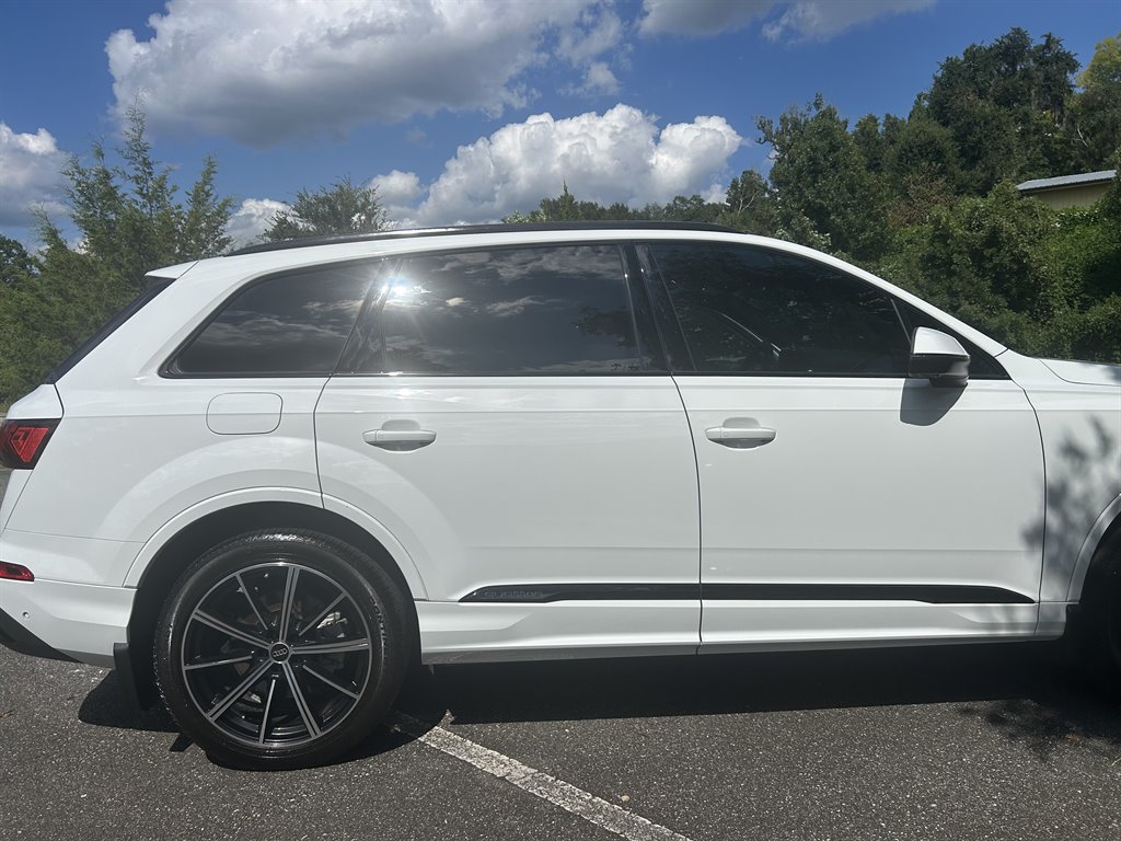 2022 Audi Q7 Premium Plus's photo